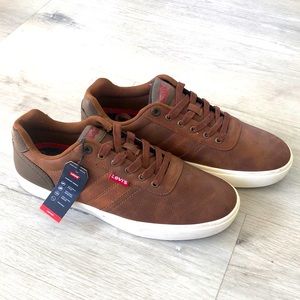 NWT LEVI’S Men’s Miles Performance Comfort Sole Casual Fashion Sneaker in Brown